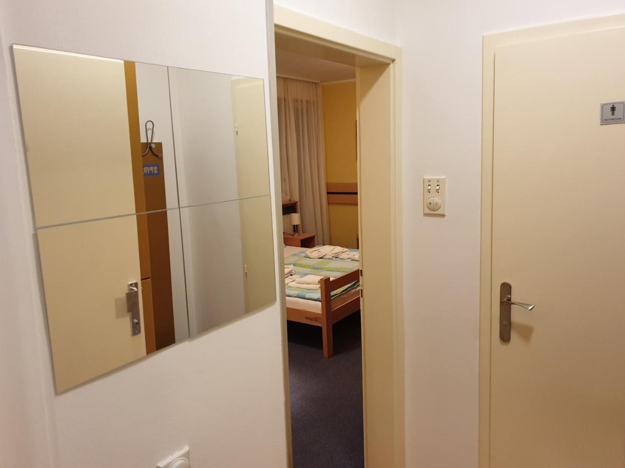 Spirit Hostel And Apartments Beograd Eksteriør bilde